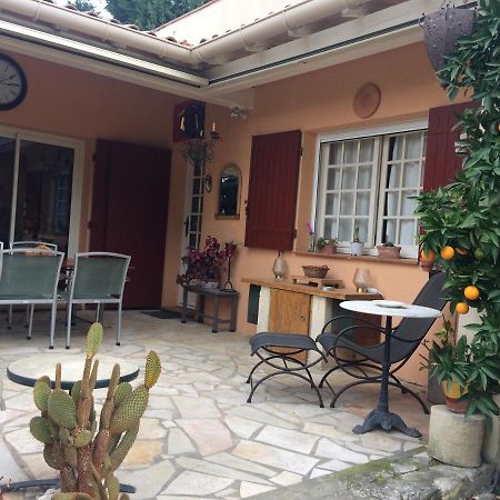 Chambre Dans Villa Charmante Vallabregues Exterior photo
