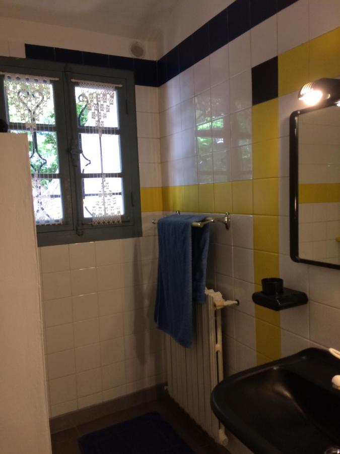 Chambre Dans Villa Charmante Vallabregues Exterior photo